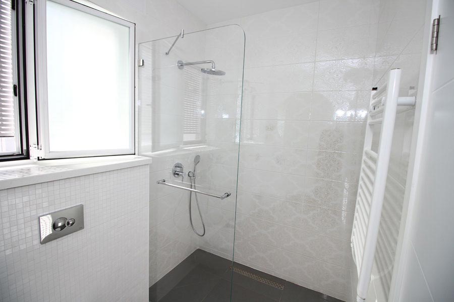 מקלחון זכוכית