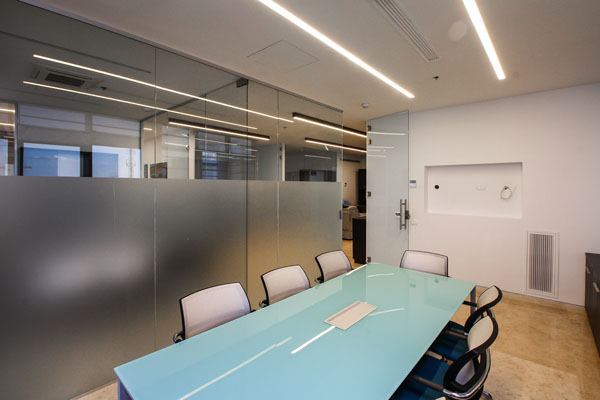 מחיצות זכוכית למשרד