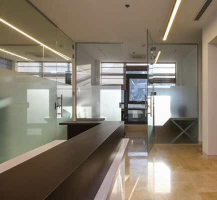 עיצוב דלתות מזכוכית